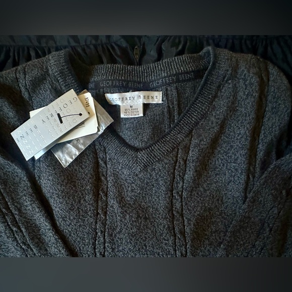 NWT Geoffrey Beene Cotton Dark Grey V Neck Sweater Medium - Picture 9 of 11